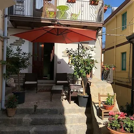 Al Castello Apartment *